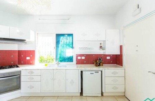 Rafraf Casa | Dar Barsha: Beach front white sand and happiness