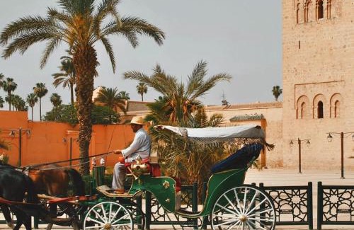 Oulad Khallouf Casa | Dar Bellaji l Bed & Breakfast in Medina l Rooftop Koutoubia