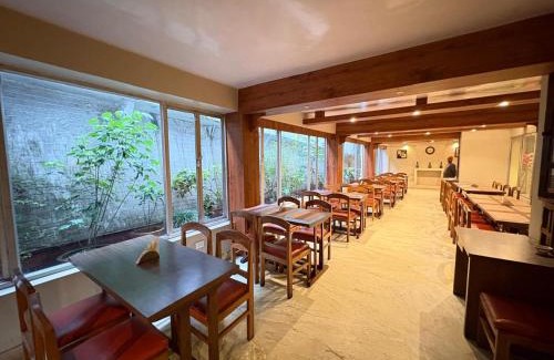 Darjeeling Casa | Darjeeling Mall is 700 m From Apsara Darjeeling Pure veg