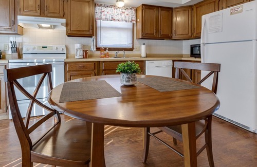 St. Joseph Casa | Darling Clean 2-Bedroom Home W/Great Amenities