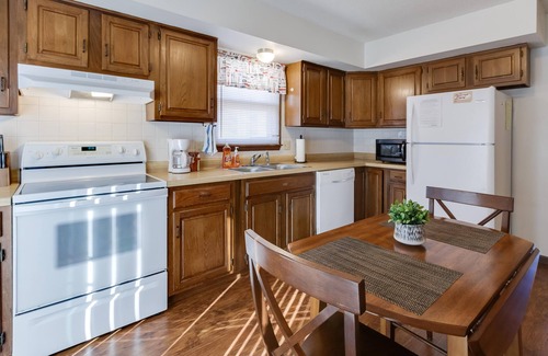 St. Joseph Casa | Darling Clean 2-Bedroom Home W/Great Amenities