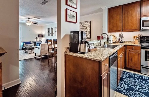 Oxford Condominio | Darling Townhouse Walking distance to the Stadiums and THE GROVE!!!