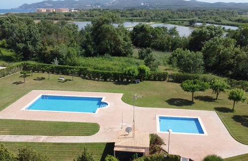 Mas Pinell Chalet De Esquí | Daró 2D 36 - Piscina, 250m de la playa