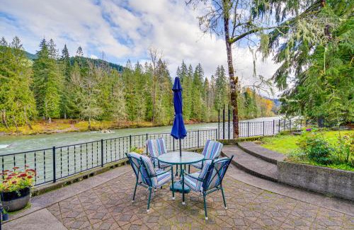 Darrington Casa | Darrington Home on River with Mountain Views