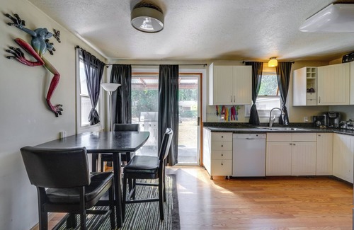 Darrington Casa | Darrington Rental w/ Private Yard & Mountain Views