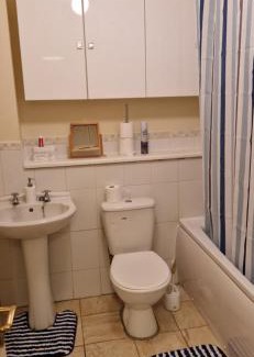 Dartford Apartamento | Dartford Cosy and Spacious 3BR 4 beds house Netflix and Sport Channels
