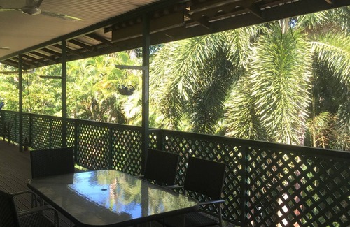 Gray Casa | Darwin Tropical House