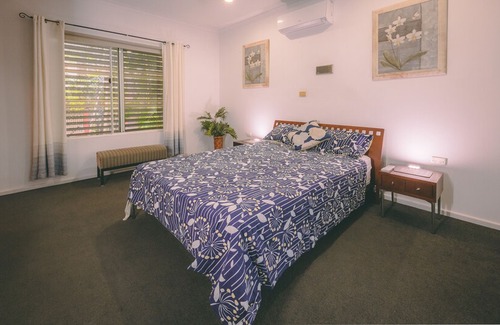 Gray Casa | Darwin Tropical House