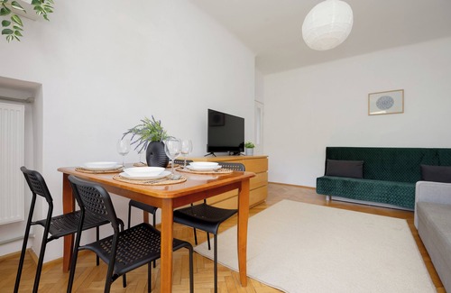 Nowa Praga Apartamento | Darwina Apartment 2 Balconies by Renters