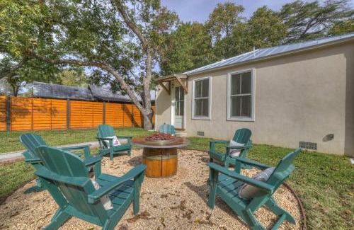 Fredericksburg Casa | Das Sweet Peach - Fire Pit & Close to Main St