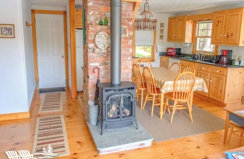 East Boothbay Cabina | DASH INN | 3 Bed, 2 Bath