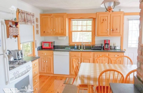 East Boothbay Cabina | DASH INN | 3 Bed, 2 Bath