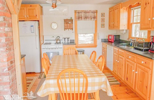 East Boothbay Cabina | DASH INN | 3 Bed, 2 Bath