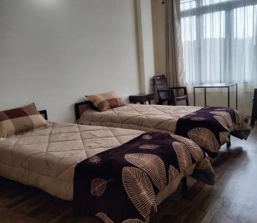 Laitumkhrah Cama Y Desayuno | Dasukbnb