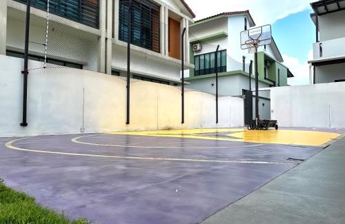 Tebrau Apartamento | Dato Onn Landed Home 4BR 7pax w Pooltable by Our Stay