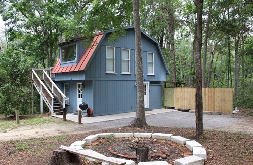 Daufuskie Island Cabaña | Distrito histórico de Daufuskie Cottage / Alquiler de carritos de golf gratuitos / Wifi gratuito / Mascotas amigables