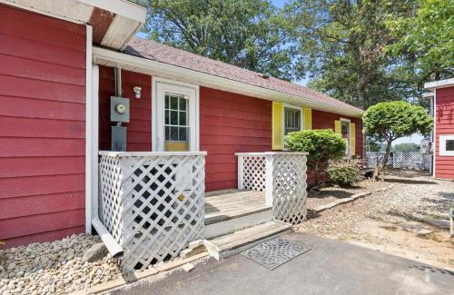 Monticello Casa | Dave's Last Resort-House on the Lake home