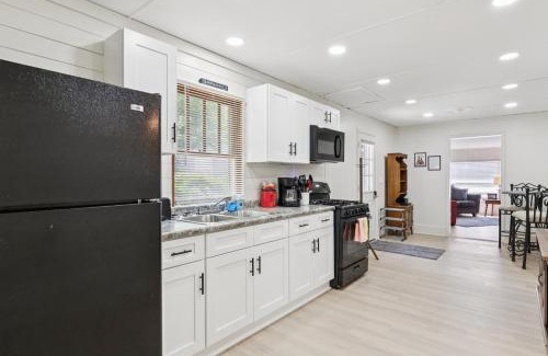 Monticello Casa | Dave's Last Resort-House on the Lake home