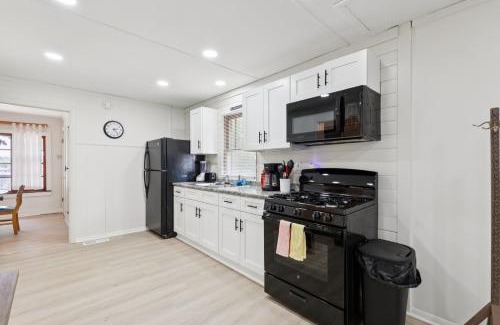 Monticello Casa | Dave's Last Resort-House on the Lake home