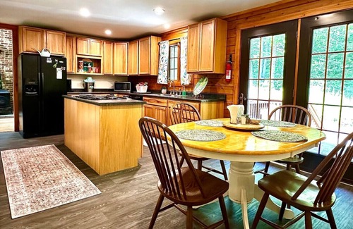 Bristol Cabina | David Brown`s Mountain Retreat- 2bed/ 2bath -Cabin