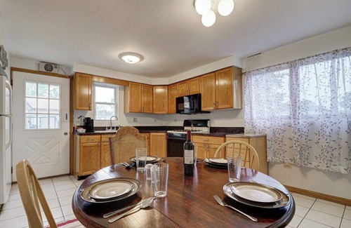 Des Plaines Apartamento | David s Vacation Escapes Getaway Sleeps 6