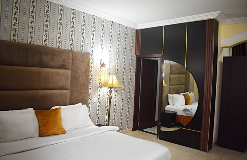 Port Harcourt Hotel | DAVIS HOTEL & SUITES