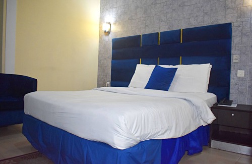 Port Harcourt Hotel | DAVIS HOTEL & SUITES