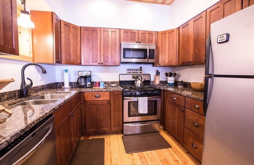 Canaan Valley Casa | Brillante 2BR 2. 5BA Townhome en Davis, WV - pasos para Stumptown Brewpub.