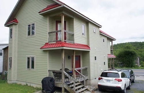 Canaan Valley Casa | Brillante 2BR 2. 5BA Townhome en Davis, WV - pasos para Stumptown Brewpub.