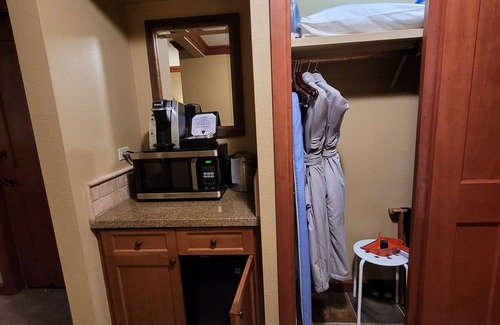 Olympic Valley Complejo | Dav’s Plush Ski-in/Ski-out Studio Condotel with Forest View @ 400 Squaw Creek Rd