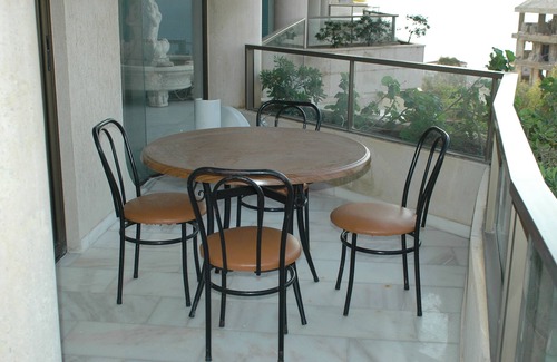 Beiteddine Apartamento | Dawhet El Hoss, Vista al Mar, Amplio apartamento para zona tranquila y relajante