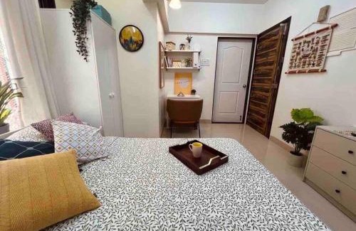 Bandra West Apartamento | Dawn - A Spacious Modern Studio in Bandra at Almeida Park by Connekt Homes