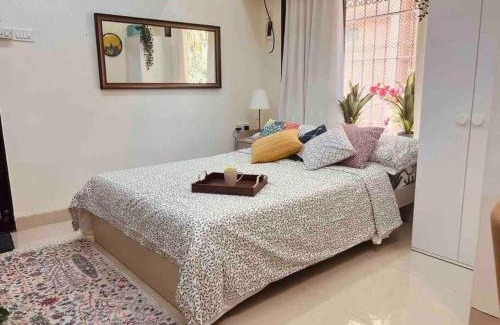 Bandra West Apartamento | Dawn - A Spacious Modern Studio in Bandra at Almeida Park by Connekt Homes