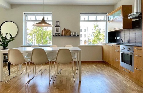 City Center Apartamento | Day Dream Townhall Square Apartments