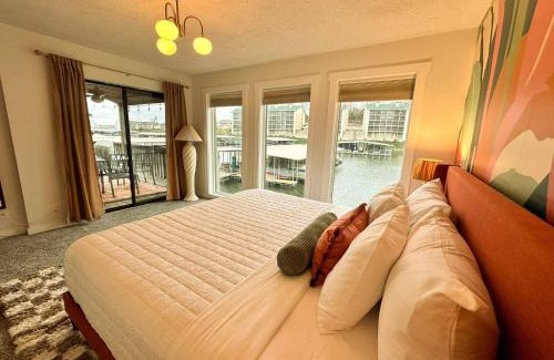 Village of Four Seasons Apartamento | Daylight Cove Lakefront Condo, Pool, Hot Tub!