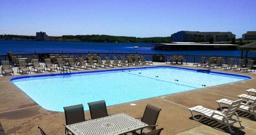 Village of Four Seasons Apartamento | Daylight Cove Lakefront Condo, Pool, Hot Tub!