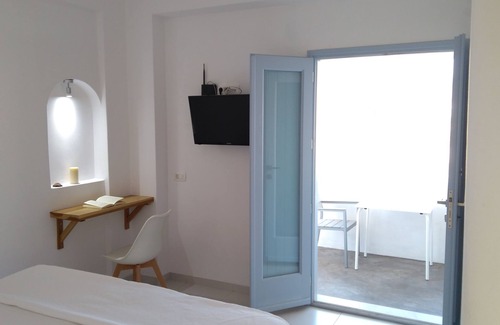Perissa Casa | Daylight