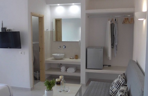 Perissa Casa | Daylight