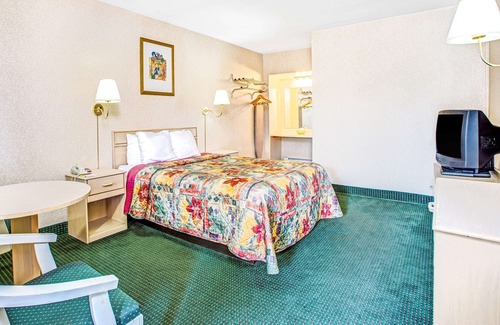 Arlington Hotel | Days Inn by Wyndham Arlington/Washington DC