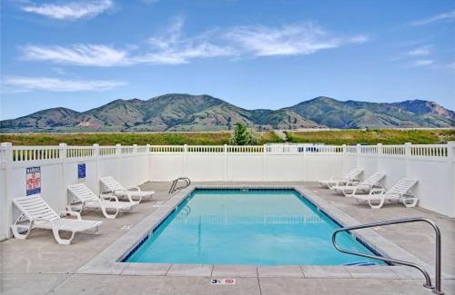 Perry Hotel | Days Inn by Wyndham Brigham City