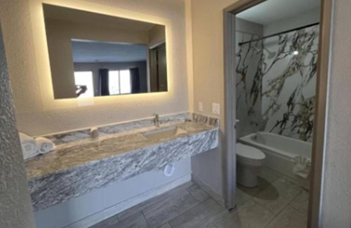 Biggs Field Hotel | Days Inn by Wyndham El Paso Airport East