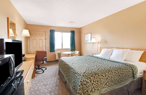 Biggs Field Hotel | Days Inn by Wyndham El Paso Airport East