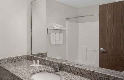 Greensboro Hotel | Days Inn by Wyndham Greensboro NC