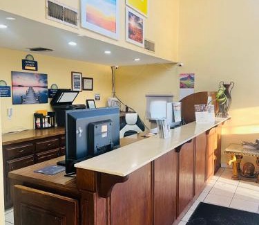 Hemet Hotel | Days Inn by Wyndham Hemet
