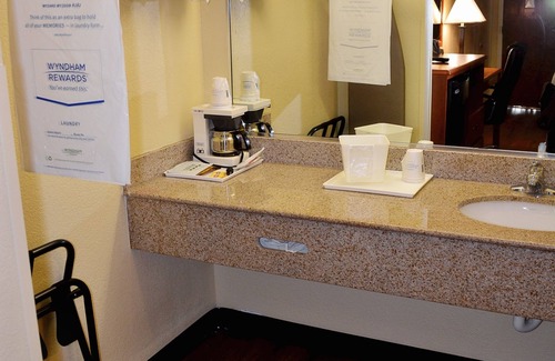 Jacksonville Hotel | Days Inn by Wyndham Jacksonville NC