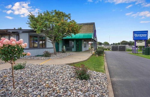 Liverpool Hotel | Days-Inn by Wyndham Liverpool-Syracuse