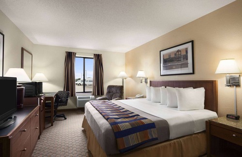 Oglesby Hotel | Days Inn by Wyndham Oglesby/ Starved Rock