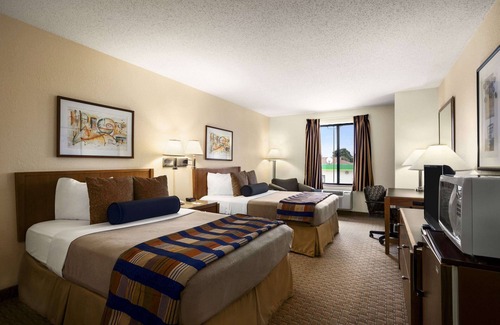 Oglesby Hotel | Days Inn by Wyndham Oglesby/ Starved Rock