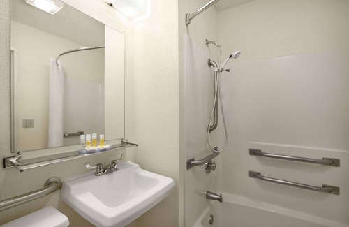 Oglesby Hotel | Days Inn by Wyndham Oglesby/ Starved Rock