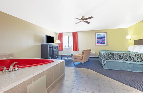 Pueblo Hotel | Days Inn by Wyndham Pueblo